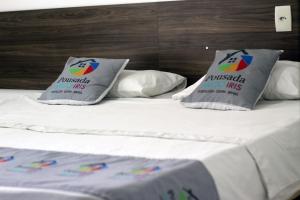 Cama ou camas em um quarto em Pousada Arco Iris Fortaleza