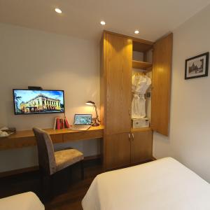 TV a/nebo společenská místnost v ubytování Hanoi Paon Hotel & Spa