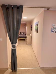 Posteľ alebo postele v izbe v ubytovaní Apartamenty W Brzozowym Gaju