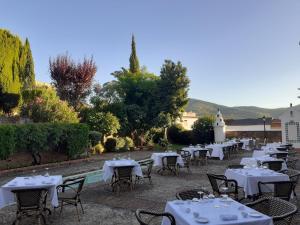 A restaurant or other place to eat at Parador de Guadalupe