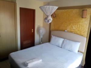 Postel nebo postele na pokoji v ubytování Kim Suites - Mvuli Studio Apartment