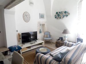 A television and/or entertainment centre at Charming sea-view house in Ostuni with terrace
