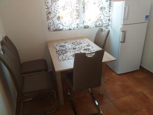 Kuchyň nebo kuchyňský kout v ubytování Cosy Apartment in Vir with Mountain View, 35 m²