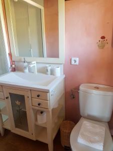 Koupelna v ubytování Casa Guareña + 28 fotografií