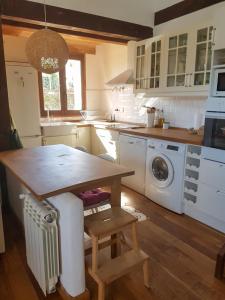 Kuchyň nebo kuchyňský kout v ubytování Casa Guareña