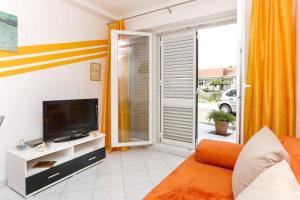 Televízia a/alebo spoločenská miestnosť v ubytovaní Elegant Apartment in Dubrovnik with 40 m² Terrace