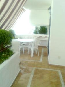 エステポナにある2 bedrooms appartement at Estepona 800 m away from the beach with shared pool and furnished balconyのギャラリーの写真
