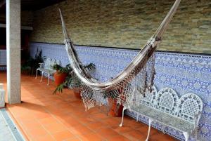 een hangmat hangend aan een muur in een patio bij 3 bedrooms villa with private pool furnished terrace and wifi at Oliveira de Azemeis in Oliveira de Azemeis