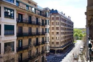 Foto da galeria de One bedroom apartement with jacuzzi balcony and wifi at Donostia em San Sebastián