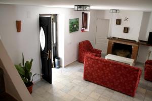 Ein Sitzbereich in der Unterkunft 5 bedrooms villa with private pool furnished terrace and wifi at Benamahoma