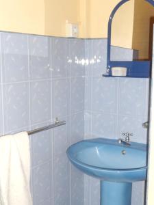 Salle de bains dans l'établissement 2 bedrooms appartement with shared pool furnished balcony and wifi at Flic en Flac