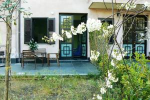 a house with a blue and white door and a table at Welcoming apartment in Nicolosi with included parking in Nicolosi