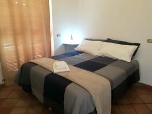 Ein Bett oder Betten in einem Zimmer der Unterkunft One bedroom apartement with furnished balcony at Mendicino