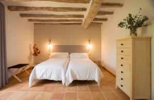 a bedroom with two beds and a dresser at Cozy apartment in Orpí with pool in Orpí