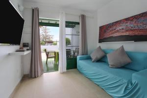 Coin salon dans l'établissement One bedroom apartement at Tias 500 m away from the beach with shared pool furnished terrace and wifi