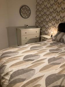 Chapel Court Apartments客房内的一张或多张床位