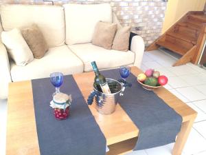 Afbeelding uit fotogalerij van Comfortable apartment with sea view - 85 m² in Akrogiali in Akrogiali