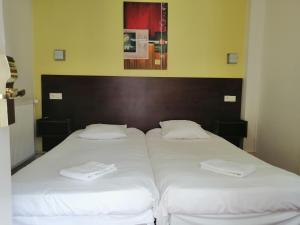 
Un ou plusieurs lits dans un hébergement de l'établissement Hôtel Des Lilas
