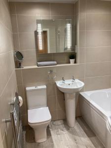 Chapel Court Apartments的一间浴室