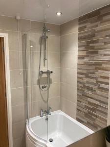 Chapel Court Apartments的一间浴室