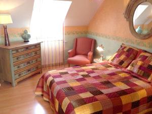 Postel nebo postele na pokoji v ubytování Maison de 6 chambres avec jacuzzi jardin clos et wifi a Saint Georges sur Baulche