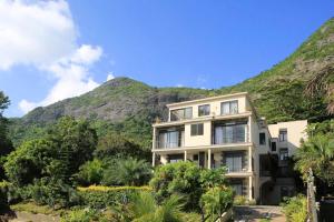 a house in front of a mountain at Studio with city view furnished terrace and wifi at Moka in Moka
