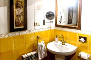 A bathroom at One bedroom appartement at El Tarter 10 m away from the slopes with furnished terrace and wifi