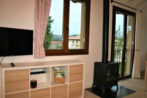 a living room with a television and a stove at El Mirador de Casa Guareña in Villabáscones de Sotoscueva