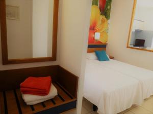 Katil atau katil-katil dalam bilik di Palm Garden with sea views to the beach, pools +14 gambar