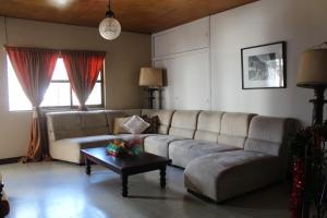 A seating area at Hotel Tahami
