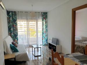Televízia a/alebo spoločenská miestnosť v ubytovaní Apartamento Porticada