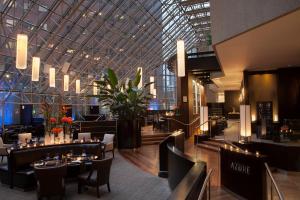 Restaurace v ubytování InterContinental Toronto Centre by IHG