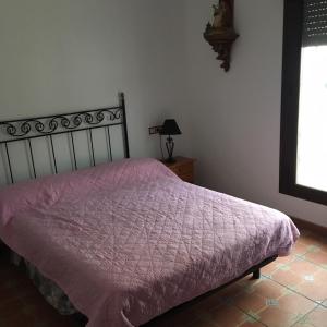 Giường trong phòng chung tại Cortijo el Molinillo de Sta Maria / Rio Frio