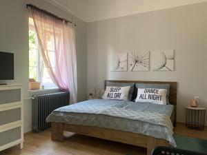 Säng eller sängar i ett rum på Négy évszak Apartman- Tapolca