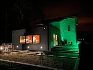 Das Gebäude in dem sich das Ferienhaus befindet