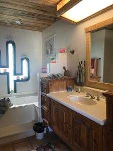 Kylpyhuone majoituspaikassa Spur Cross Inn