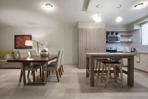 a kitchen and dining room with a table and chairs at Departamentos San José in La Paz