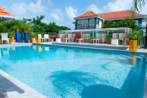 Bassein majutusasutuses Hôtel Frégate Bleue või selle lähedal