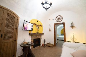 Telewizja i/lub zestaw kina domowego w obiekcie Cuevas Cortijo Gachas