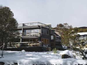 Gallery image of Steamboat 2 bedroom with mountain view and central location in Thredbo