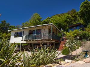 Gallery image of Tidal Treasure - Collingwood Holiday Home in Collingwood