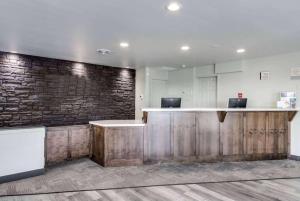 The lobby or reception area at Days Inn & Suites by Wyndham Spokane