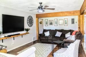 a living room with a couch and a flat screen tv at 5 mins to Silos/Stadium/Block to Cameron Park Zoo in Waco
