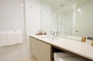 a bathroom with a sink, toilet and shower at The Remington Muswellbrook in Muswellbrook
