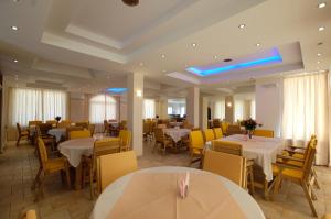 Restaurace v ubytování Hotel Klonos - Kyriakos Klonos