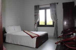 Ein Bett oder Betten in einem Zimmer der Unterkunft DTC Hotel