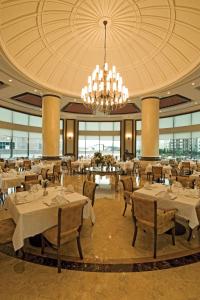 A restaurant or other place to eat at Crowne Plaza Istanbul Asia by IHG