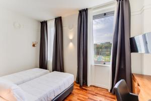 Кровать или кровати в номере Kursaal Hotel