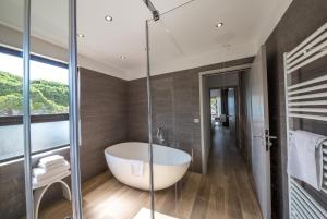 Ванная комната в Hôtel La Roya