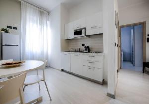 Kuchyňa alebo kuchynka v ubytovaní APARTMENT LINGOTTO AP3